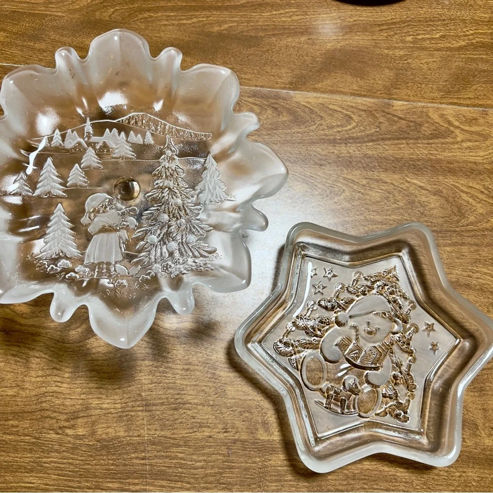 MIKASA Vintage Clear Glass Christmas Frost Serving Sweet Dish Plate Bundle Of 2